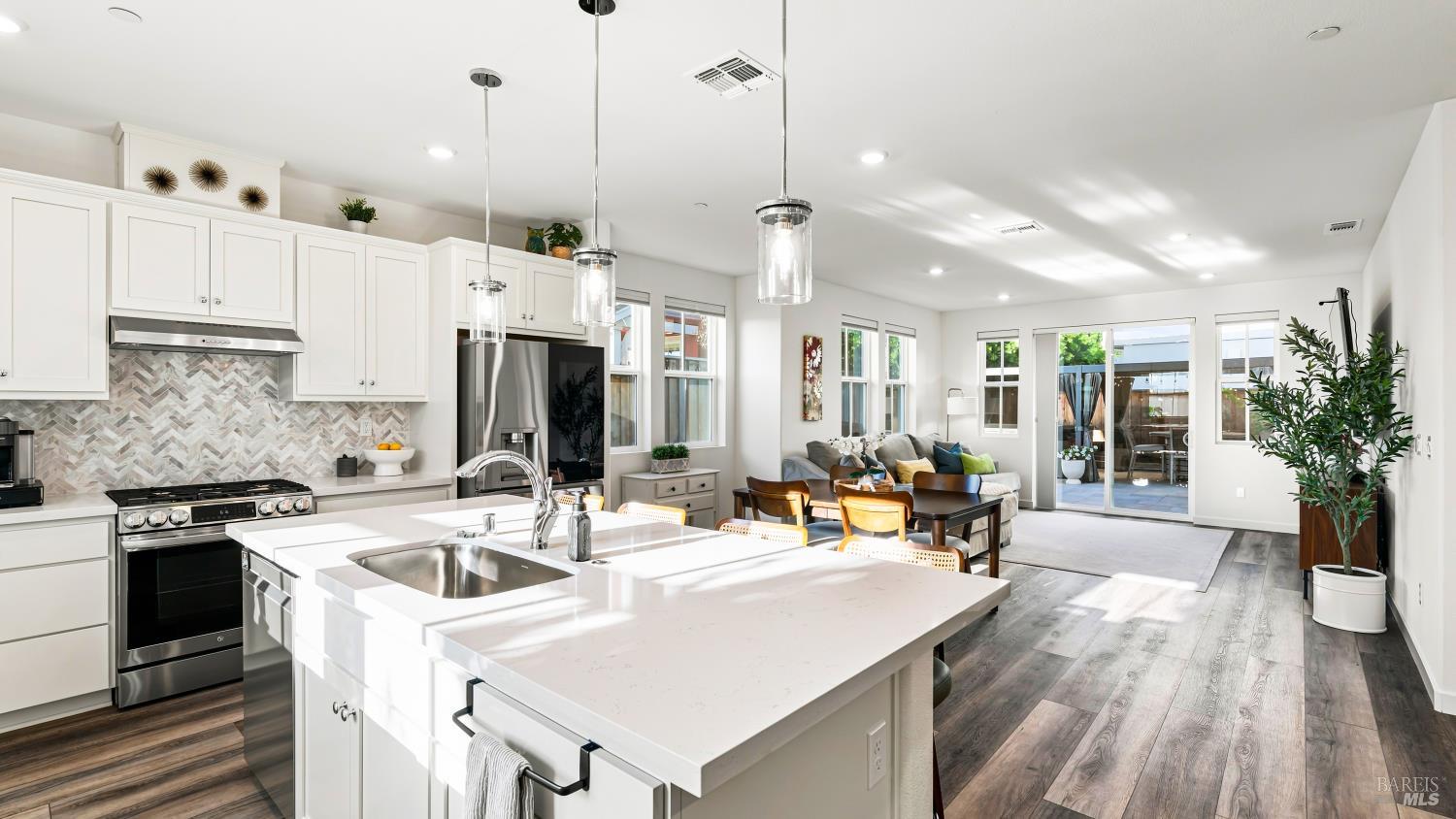 314 Caulfield Lane Petaluma CA 94952