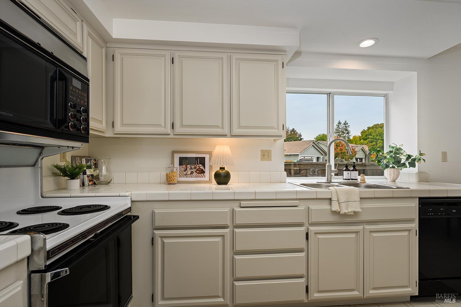 172 Flametree Circle Windsor CA 95492