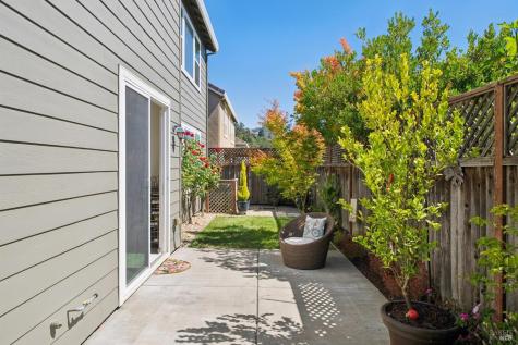 1831 Velvetleaf Lane Santa Rosa CA 95404
