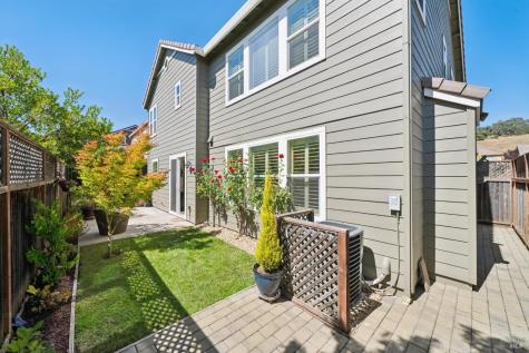 1831 Velvetleaf Lane Santa Rosa CA 95404