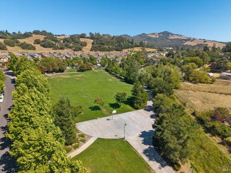 1831 Velvetleaf Lane Santa Rosa CA 95404