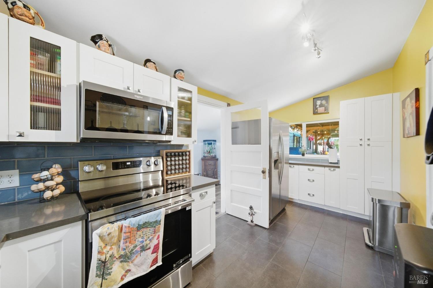 7878 Gravenstein Highway Cotati CA 94931