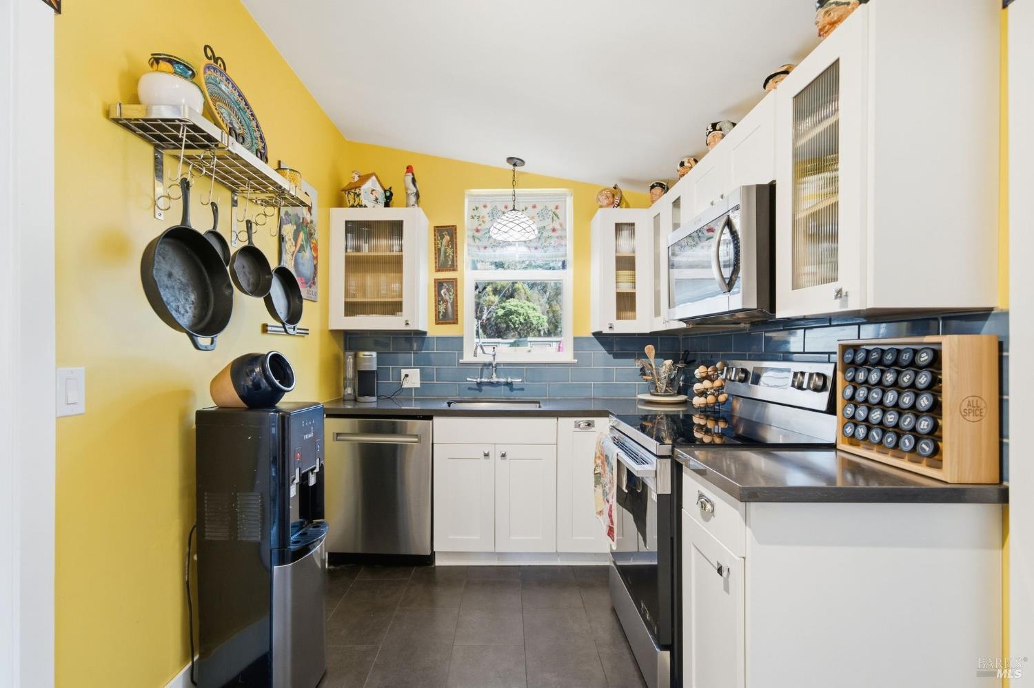 7878 Gravenstein Highway Cotati CA 94931