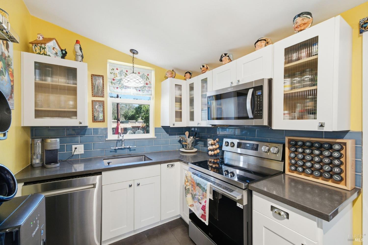 7878 Gravenstein Highway Cotati CA 94931