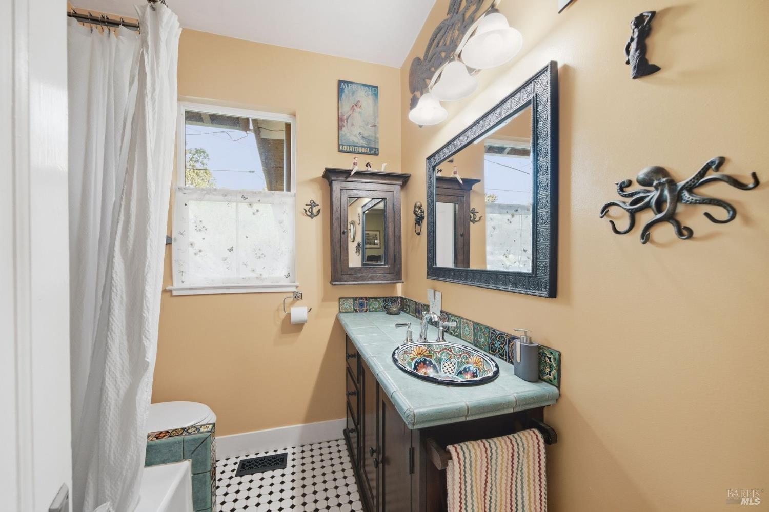7878 Gravenstein Highway Cotati CA 94931