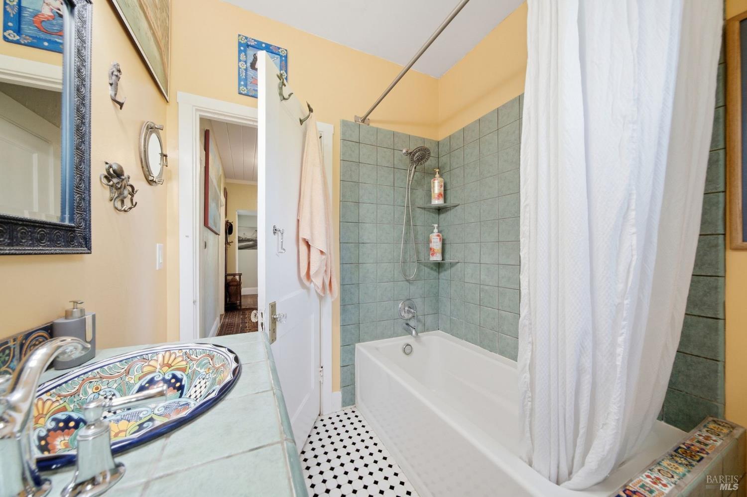 7878 Gravenstein Highway Cotati CA 94931