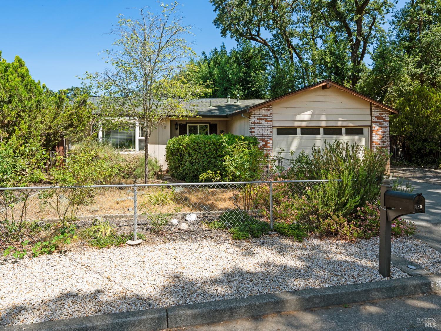 580 W 2nd Street Cloverdale CA 95425