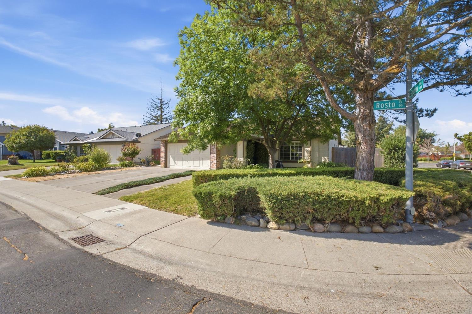 2 Rosto Court Sacramento CA 95823