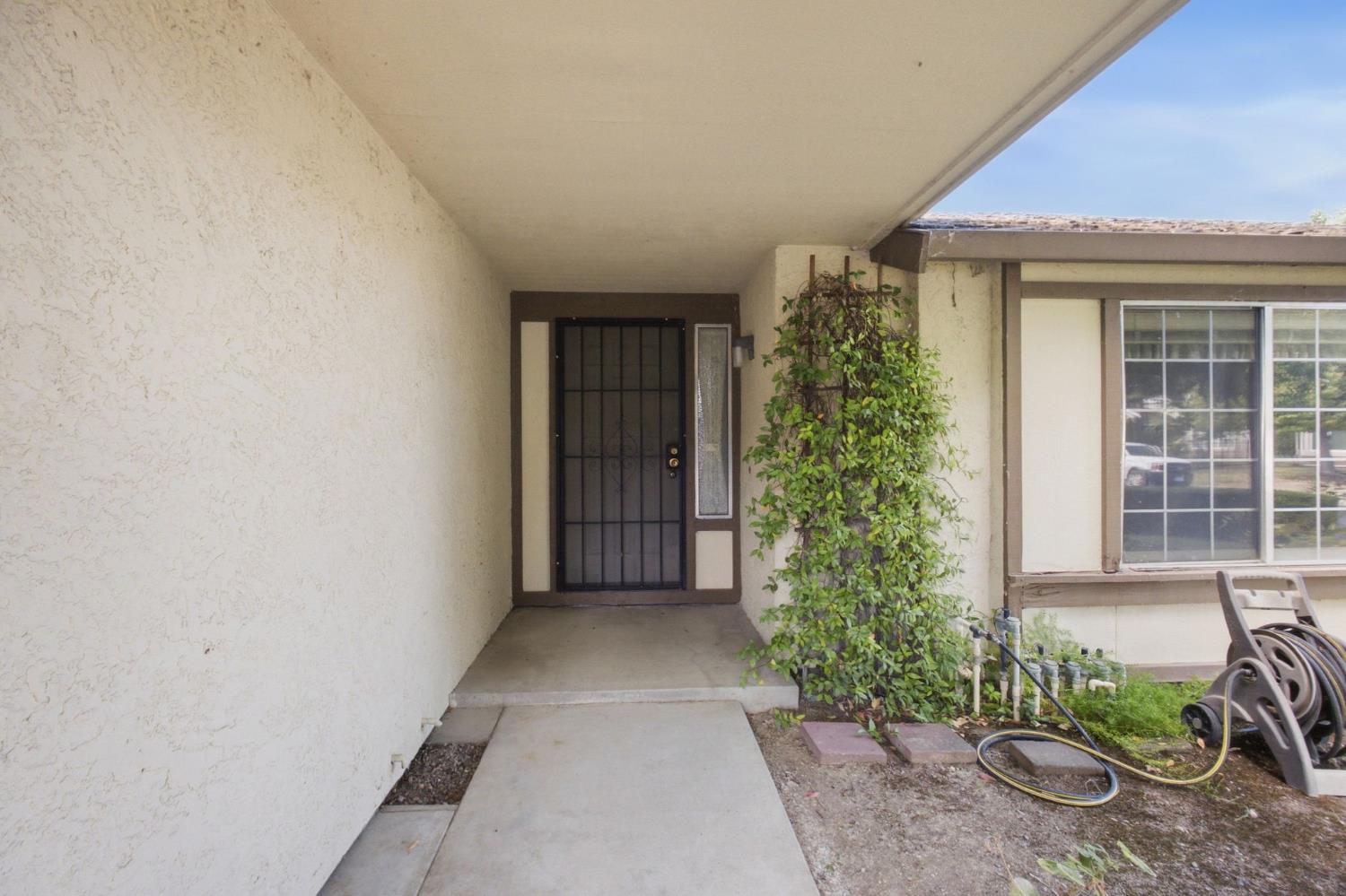 2 Rosto Court Sacramento CA 95823