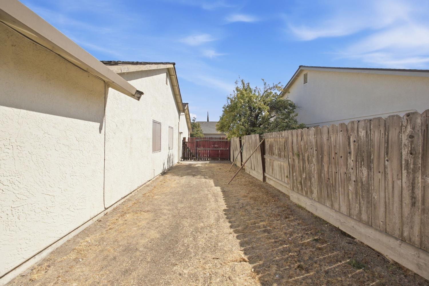 2 Rosto Court Sacramento CA 95823