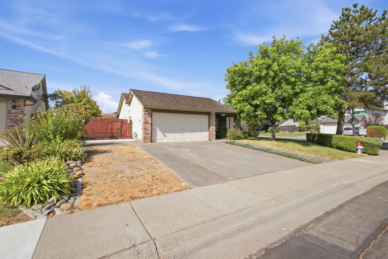 2 Rosto Court Sacramento CA 95823