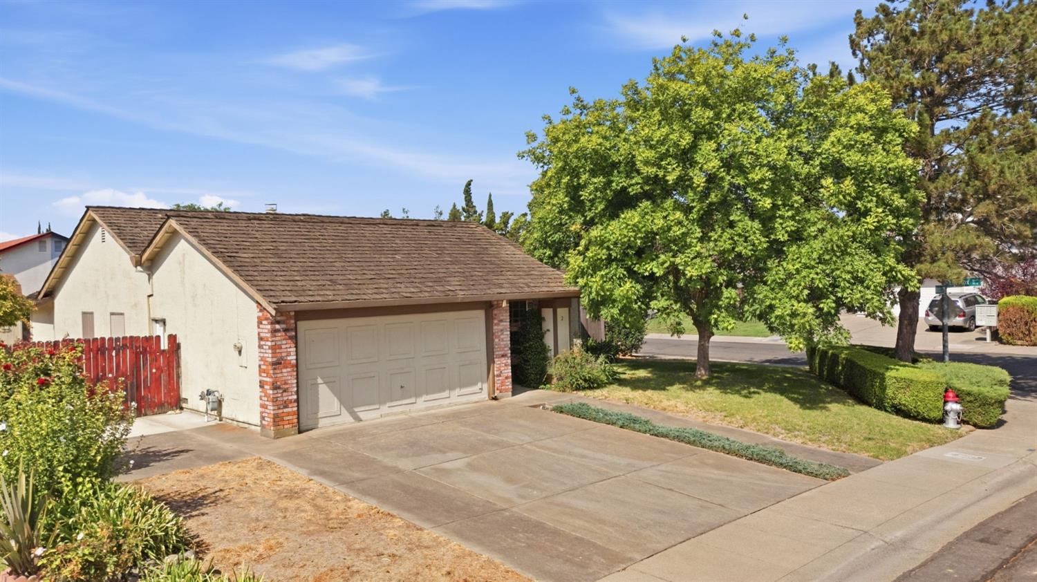 2 Rosto Court Sacramento CA 95823