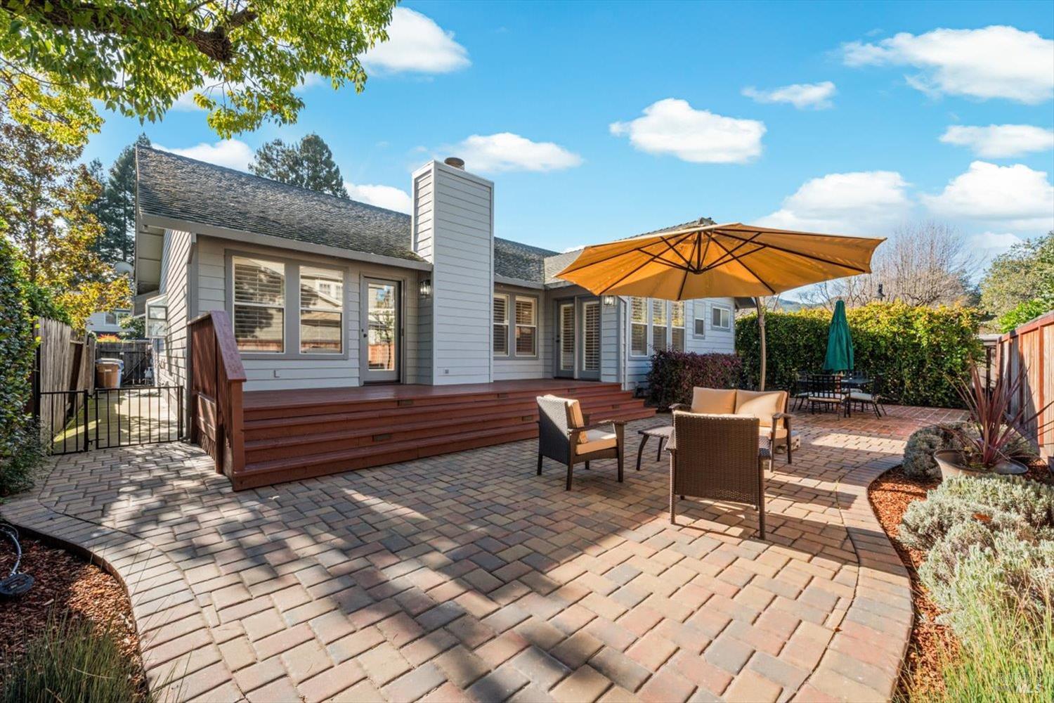 2004 Oak Circle Yountville CA 94599