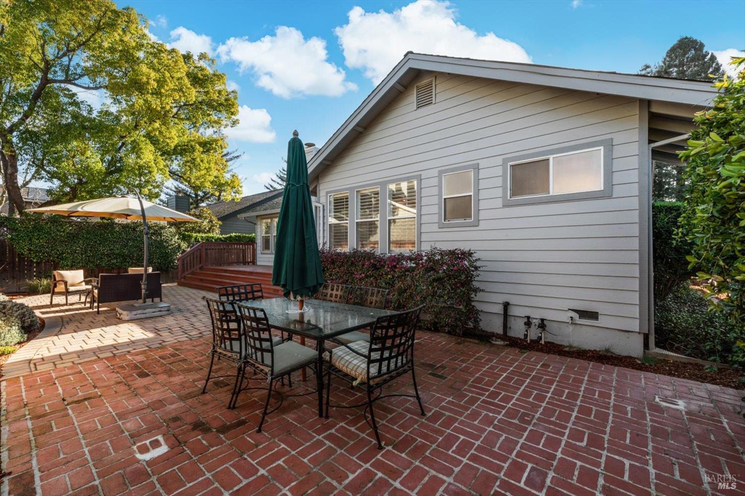 2004 Oak Circle Yountville CA 94599
