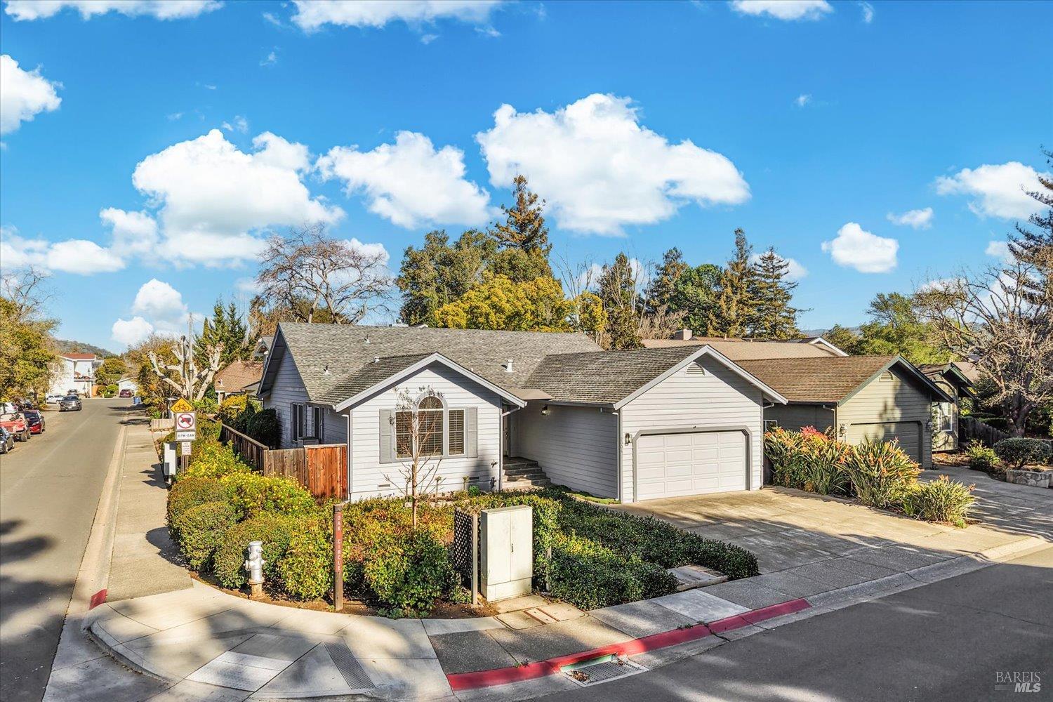 2004 Oak Circle Yountville CA 94599
