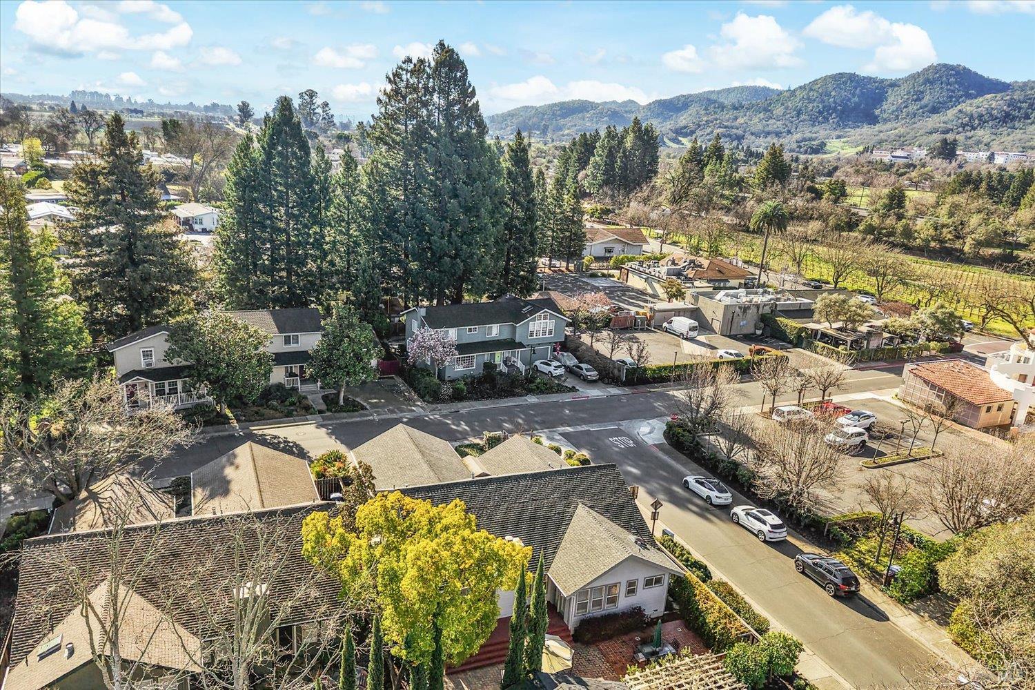 2004 Oak Circle Yountville CA 94599