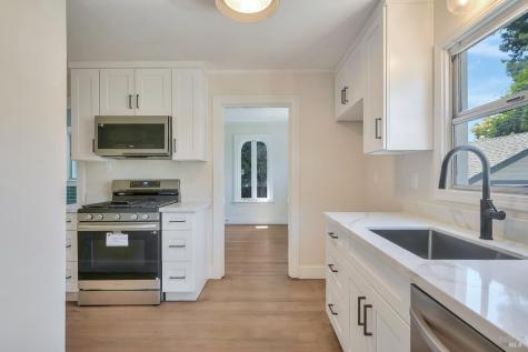 8 Grandview Avenue Petaluma CA 94952