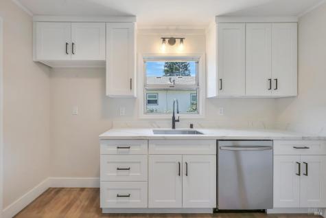 8 Grandview Avenue Petaluma CA 94952