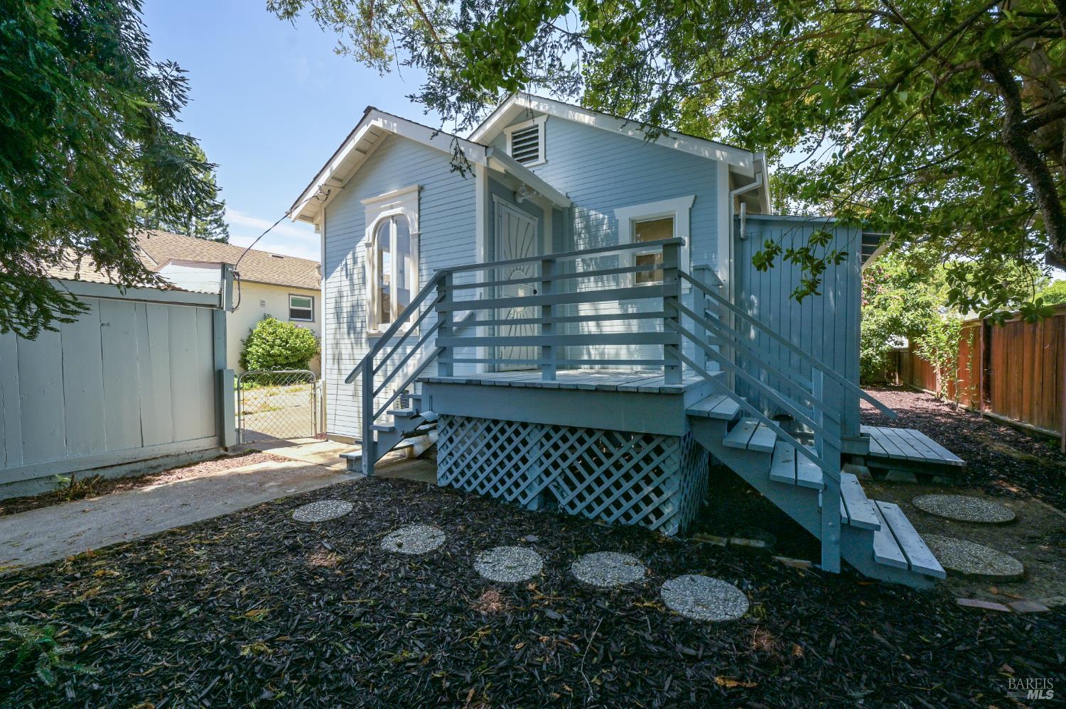 8 Grandview Avenue Petaluma CA 94952