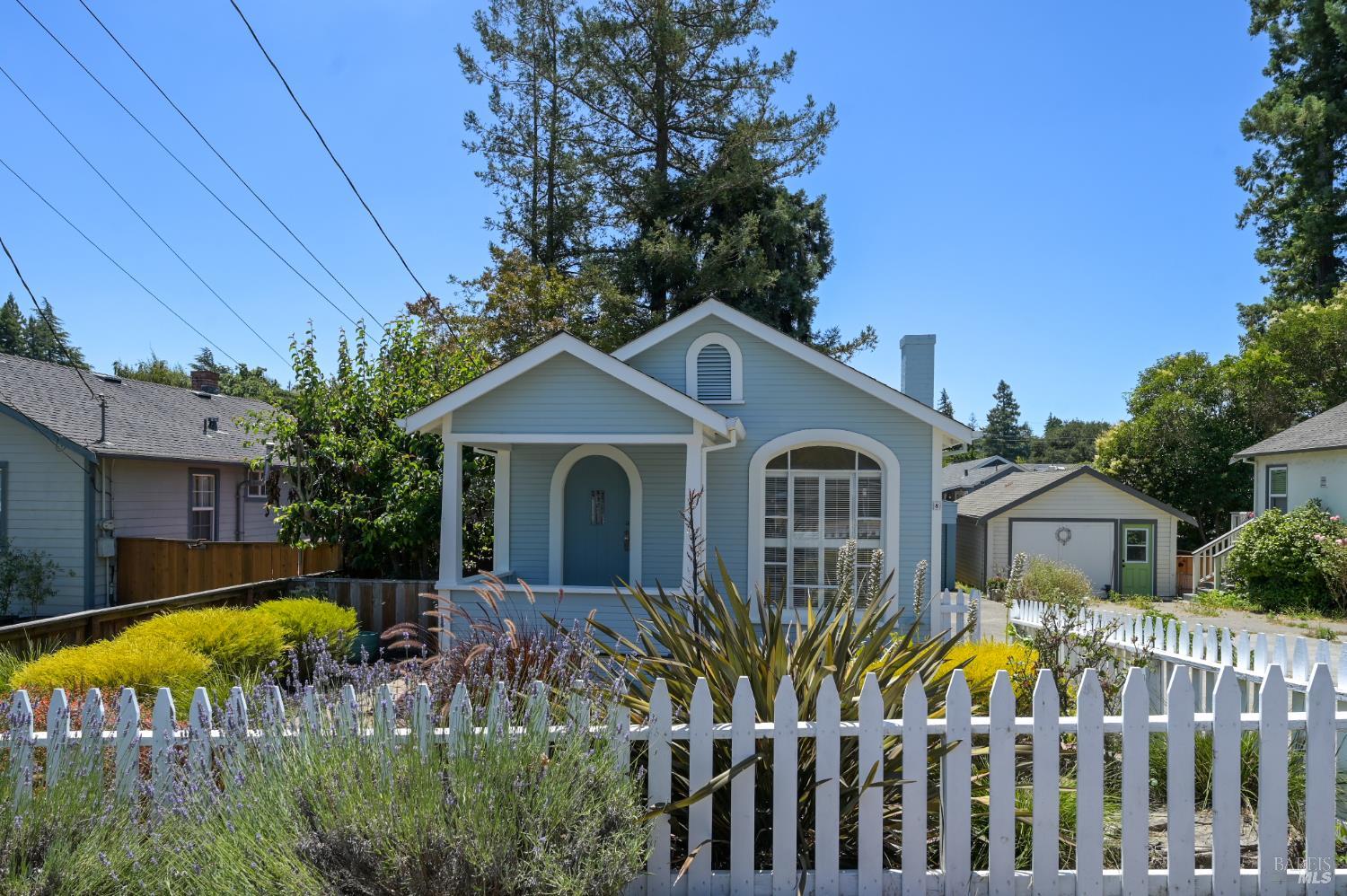 8 Grandview Avenue Petaluma CA 94952