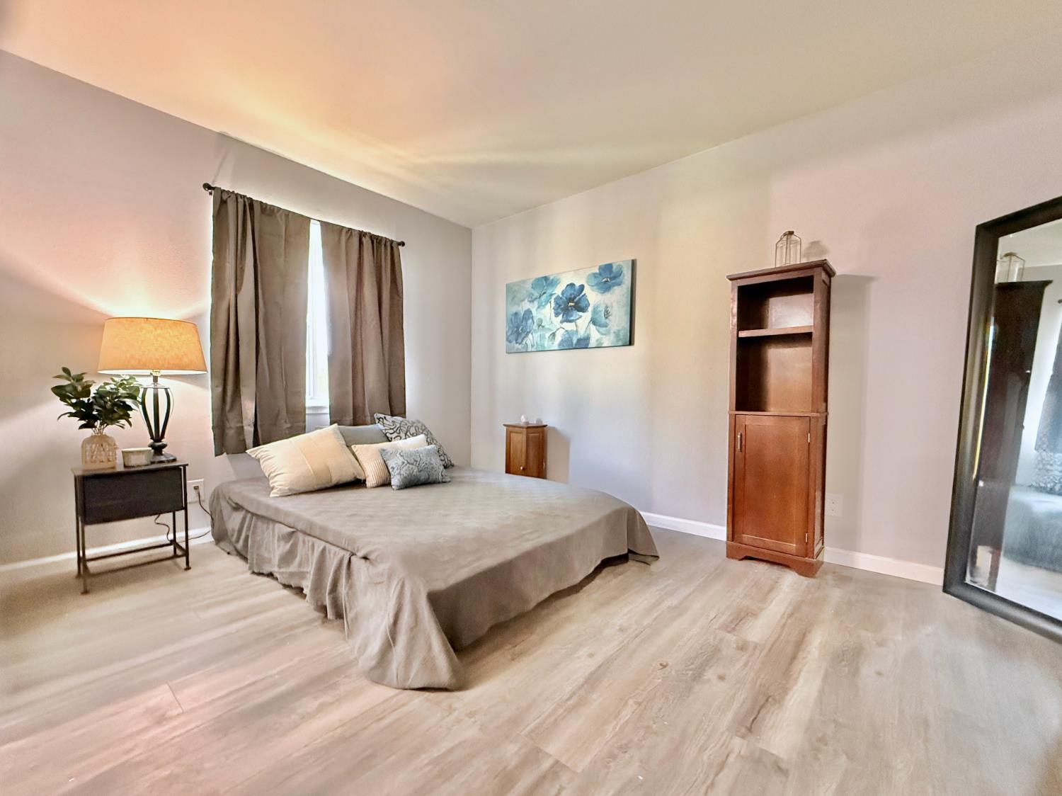 4566 Freeway Circle Sacramento CA 95841