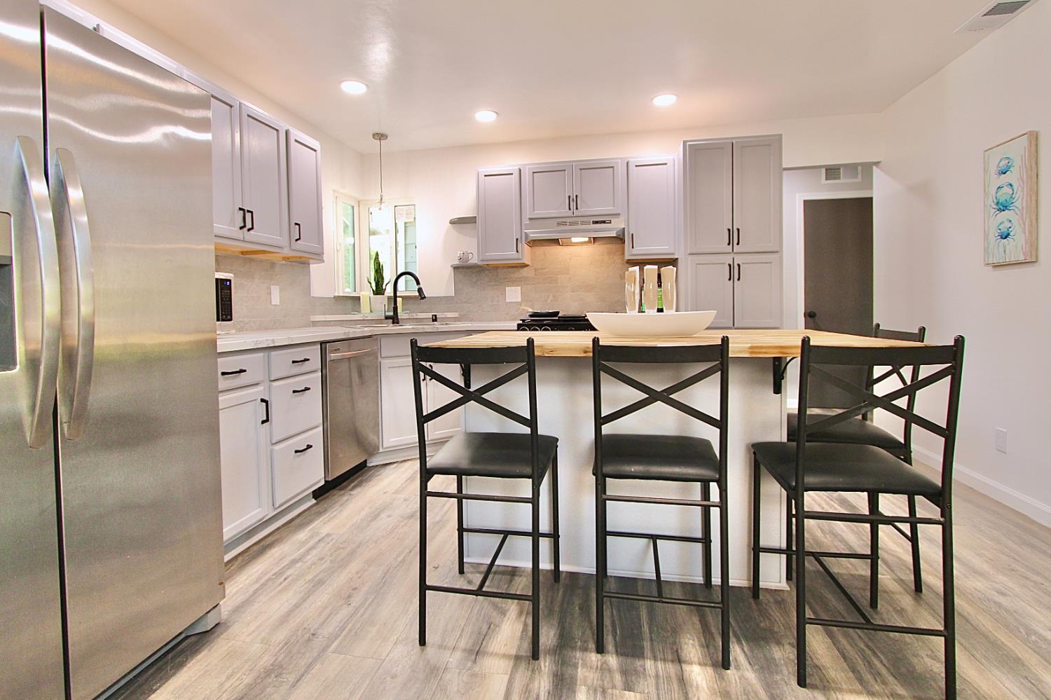 4566 Freeway Circle Sacramento CA 95841