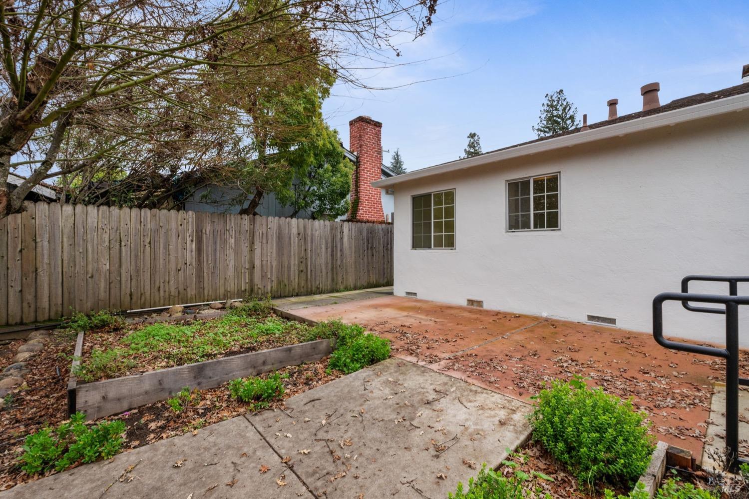 1726 Crinella Drive St. Helena CA 94574