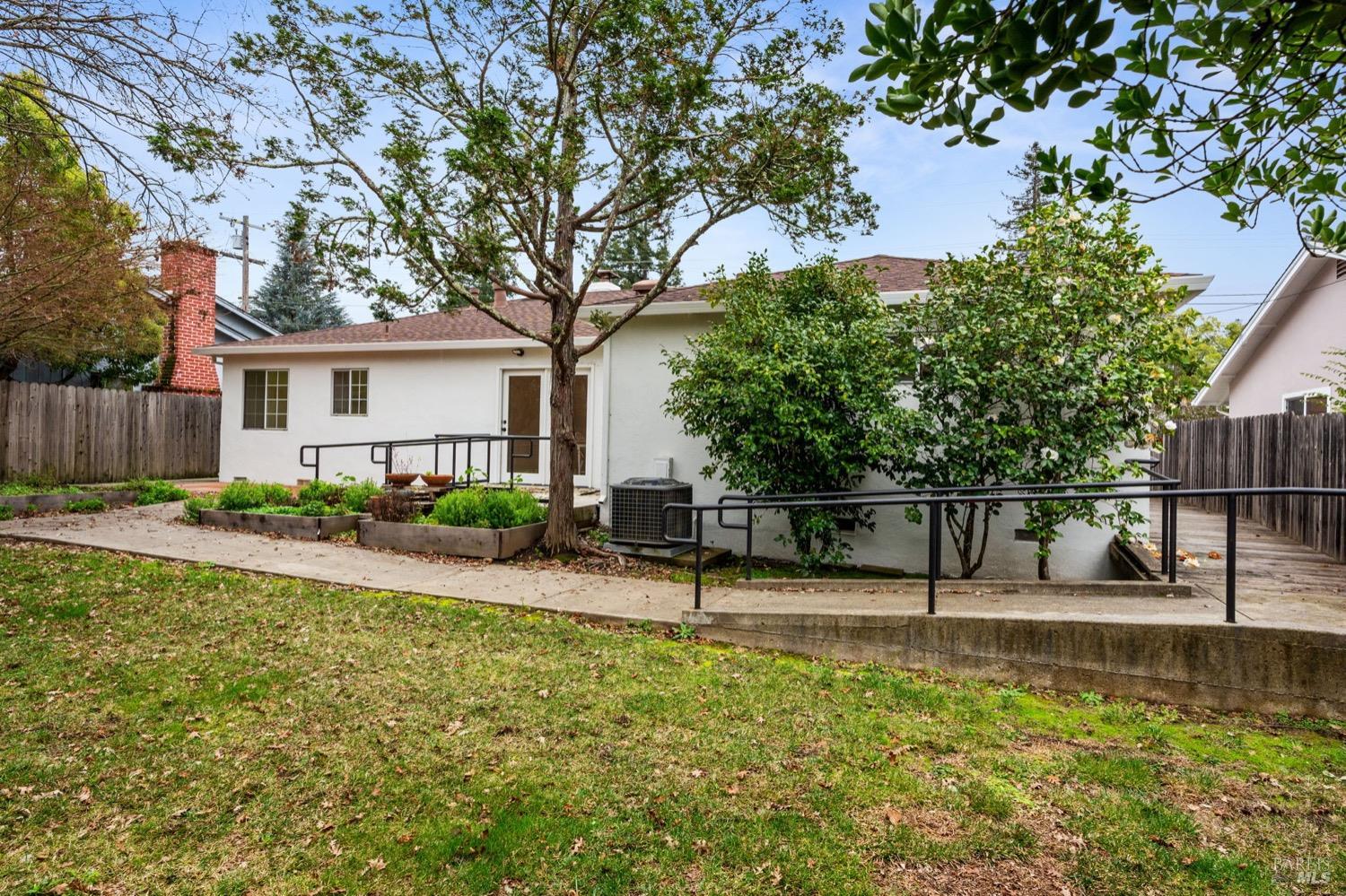 1726 Crinella Drive St. Helena CA 94574
