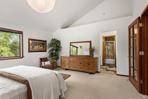 1084 Red Tail Road Healdsburg CA 95448
