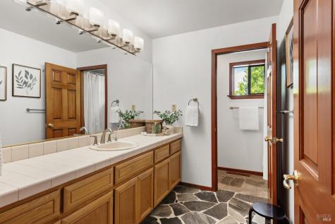 1084 Red Tail Road Healdsburg CA 95448