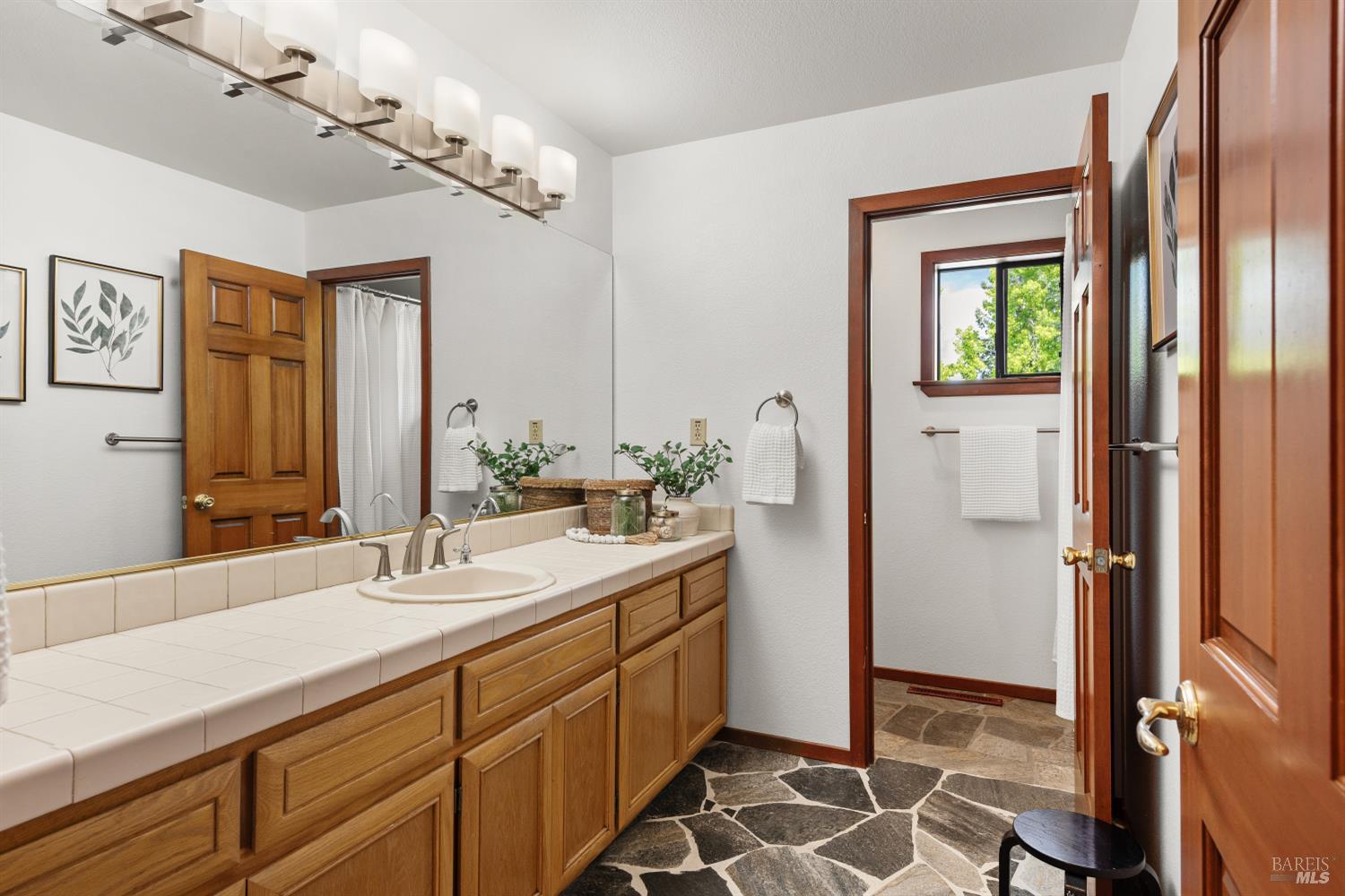 1084 Red Tail Road Healdsburg CA 95448