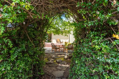 1084 Red Tail Road Healdsburg CA 95448