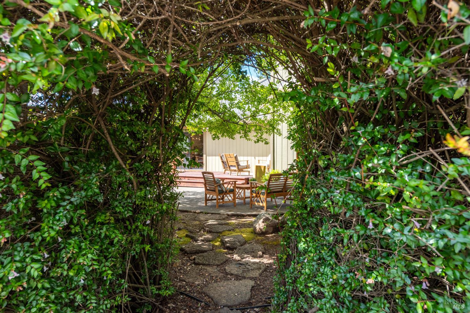 1084 Red Tail Road Healdsburg CA 95448