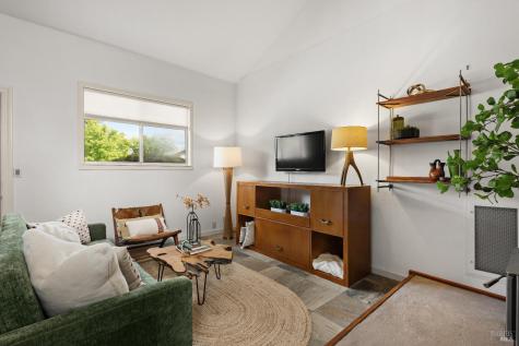 1084 Red Tail Road Healdsburg CA 95448