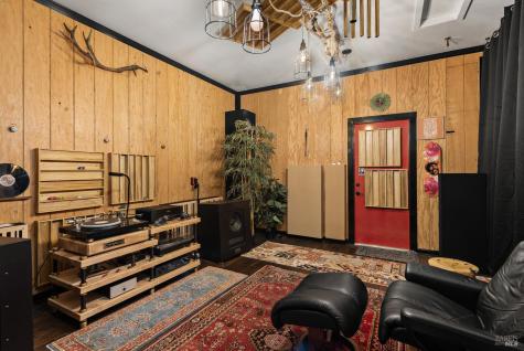 1084 Red Tail Road Healdsburg CA 95448