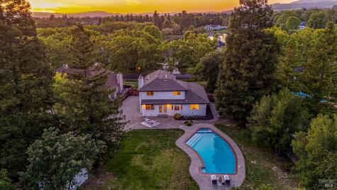 9663 Lakewood Drive Windsor CA 95492