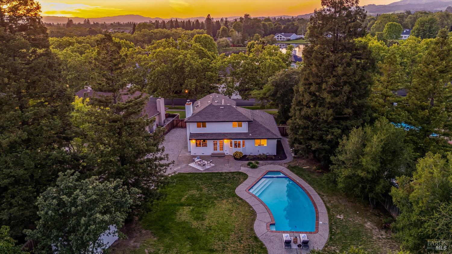9663 Lakewood Drive Windsor CA 95492