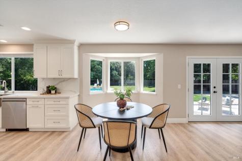 9663 Lakewood Drive Windsor CA 95492