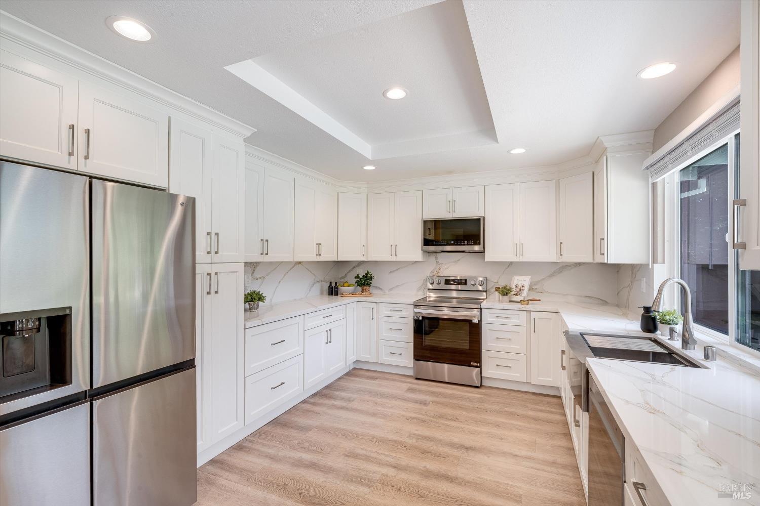 9663 Lakewood Drive Windsor CA 95492