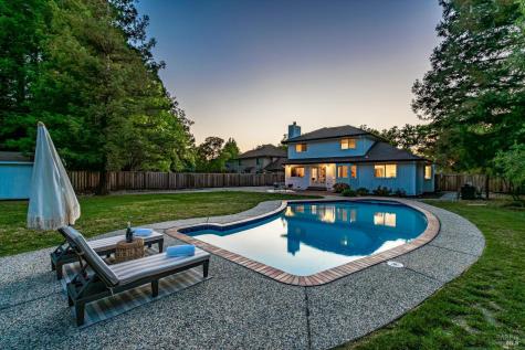 9663 Lakewood Drive Windsor CA 95492
