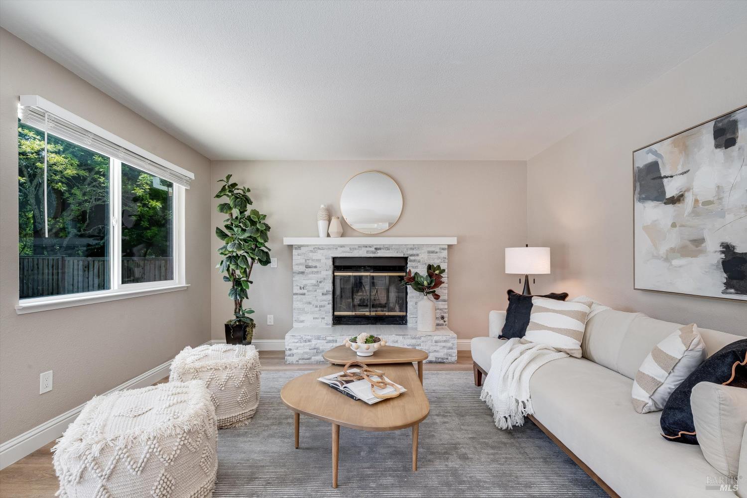 9663 Lakewood Drive Windsor CA 95492