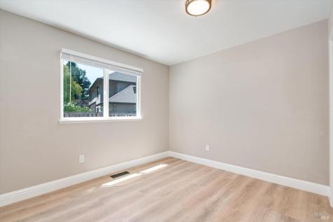 9663 Lakewood Drive Windsor CA 95492