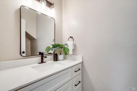 9663 Lakewood Drive Windsor CA 95492