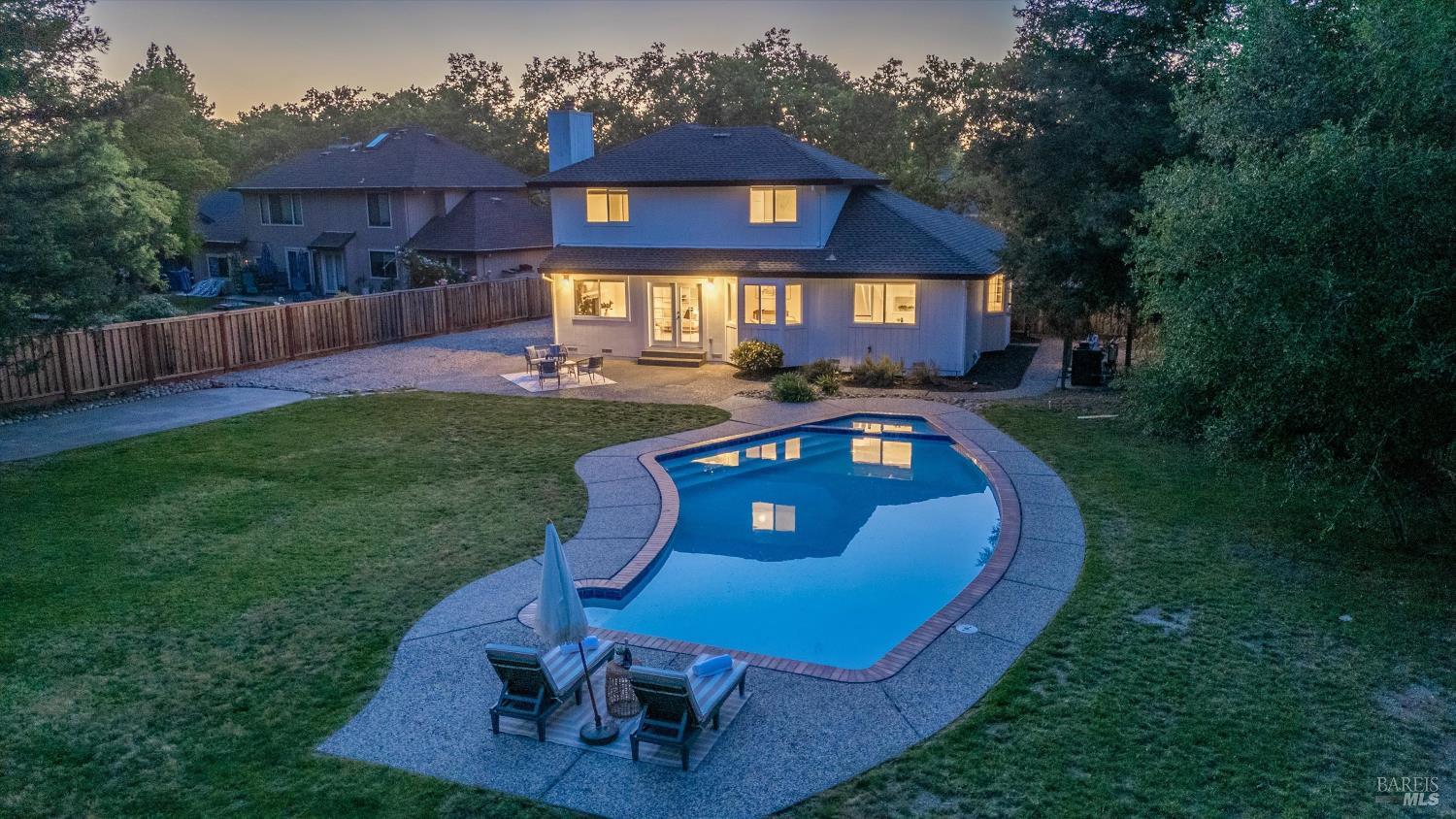 9663 Lakewood Drive Windsor CA 95492