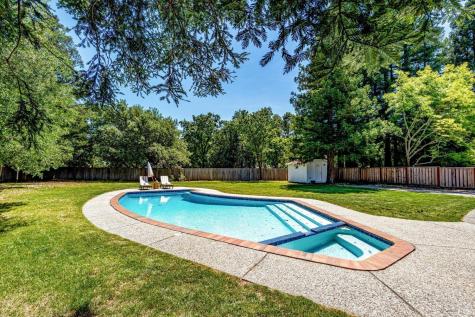 9663 Lakewood Drive Windsor CA 95492