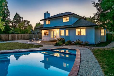 9663 Lakewood Drive Windsor CA 95492