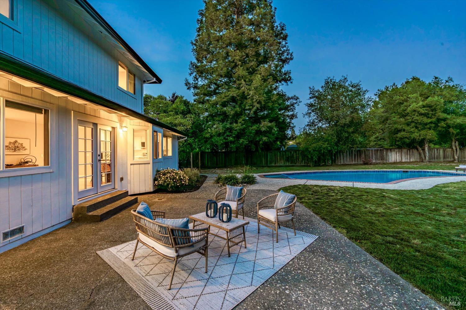 9663 Lakewood Drive Windsor CA 95492