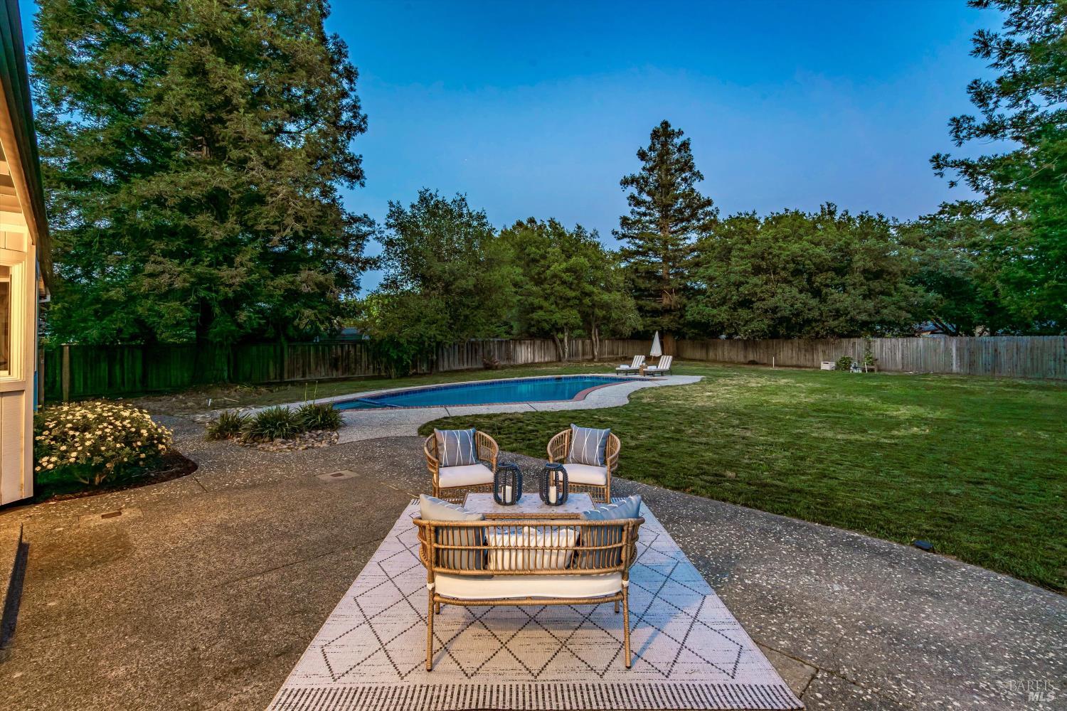 9663 Lakewood Drive Windsor CA 95492