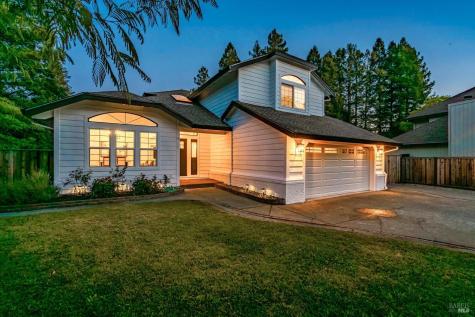 9663 Lakewood Drive Windsor CA 95492