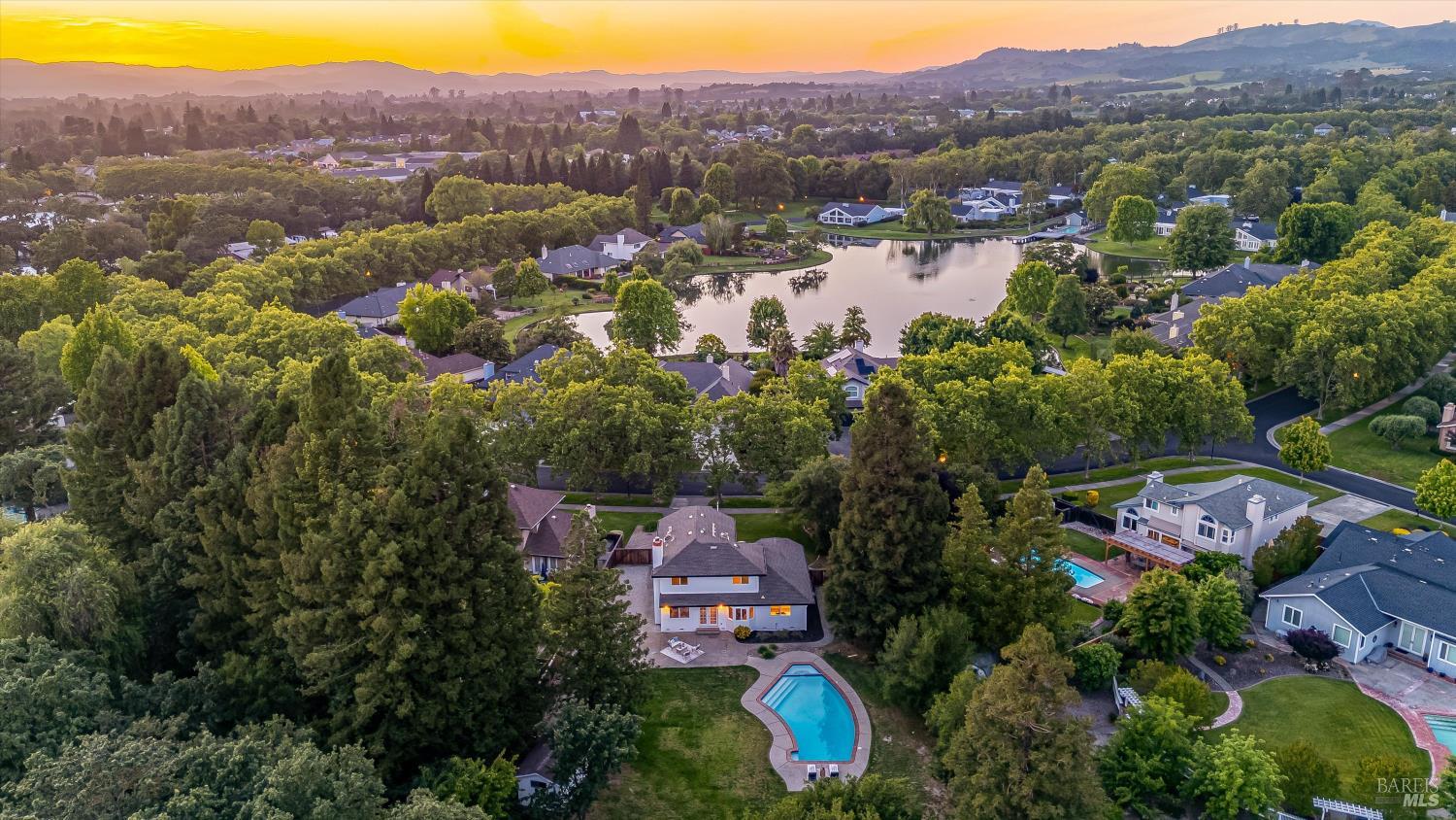 9663 Lakewood Drive Windsor CA 95492